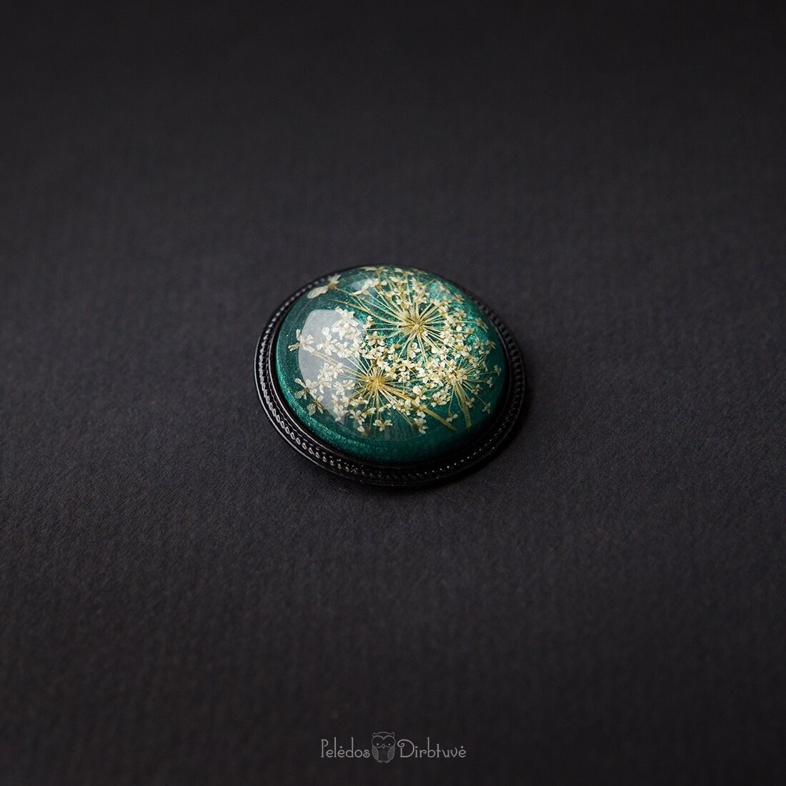 Apvali sagė "Malachito Karalienė" (37mm) (Sferinė kompozicija) 4 Apvali sagė "Malachito Karalienė" (37mm) (Sferinė kompozicija) 4