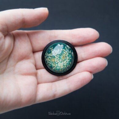 Apvali sagė "Malachito Karalienė" (37mm) (Sferinė kompozicija) 1 Apvali sagė "Malachito Karalienė" (37mm) (Sferinė kompozicija) 1