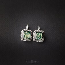 Kvadratiniai etno stiliaus sidabruoto žalvario auskarai "Emerald Queen"