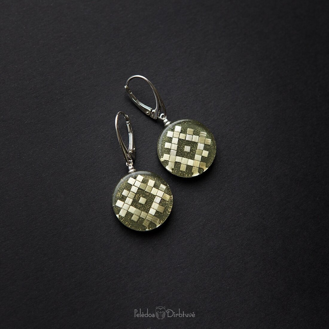 Sidabriniai, apvalūs auskarai iš šiaudo mozaikos "Roželė" (~19mm) 3 Sidabriniai, apvalūs auskarai iš šiaudo mozaikos "Roželė" (~19mm) 3